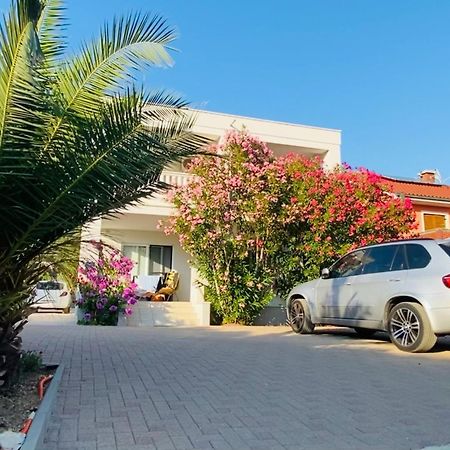 Mr. Hall Apartments Barbat na Rabu Exterior foto
