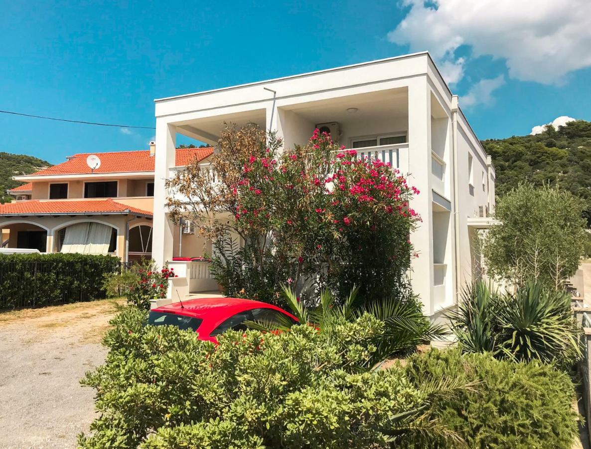 Mr. Hall Apartments Barbat na Rabu Exterior foto